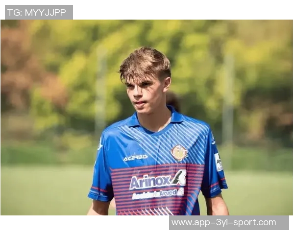 拜仁俱乐部将与17岁天才青训球员麦孔卡多佐续约以巩固未来发展潜力